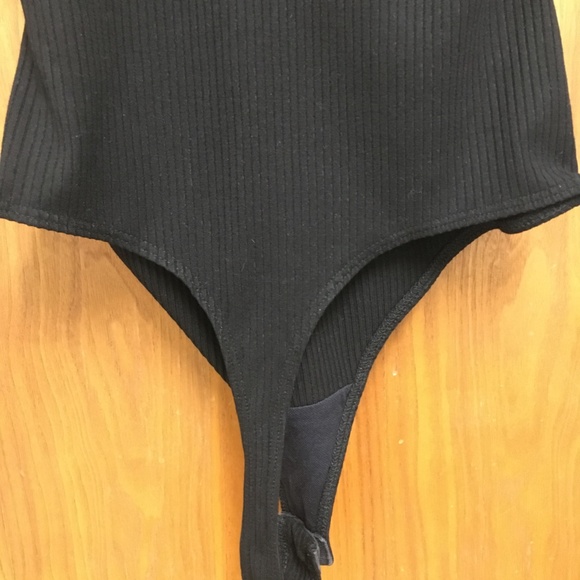 Reformation Becky Ribbed Plunge V Neck Bodysuit - Picture 10 of 11